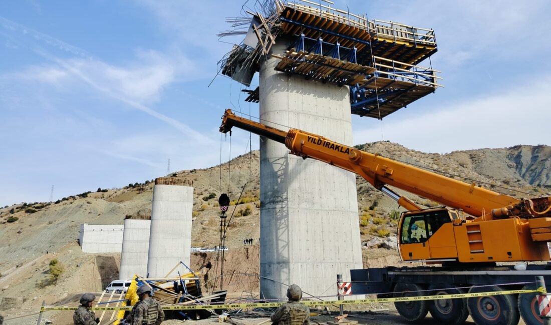 Viyadük inşaatında 4 işçinin öldüğü çökmeye ilişkin 10 sanık hakkındı 15’er yıla kadar hapis istemi Seyfettin EKEN/DİYARBAKIR, (DHA)- DİYARBAKIR’ın Kulp ilçesinde yapımı süren viyadükte iskelenin