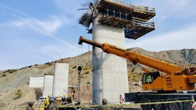 Seyfettin EKEN/DİYARBAKIR, (DHA)- DİYARBAKIR’ın Kulp ilçesinde yapımı süren viyadükte iskelenin