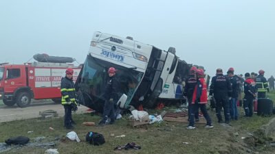 Ali GÖKDAL/KOZAN, (Adana)- ADANA'nın Kozan ilçesinde refüje devrilen şehirler arası