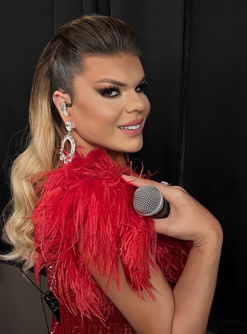 Samed Aydın SUN/KAYSERİ, (DHA)- KAYSERİ-İstanbul seferini yapan yolcu uçağında 'Beni