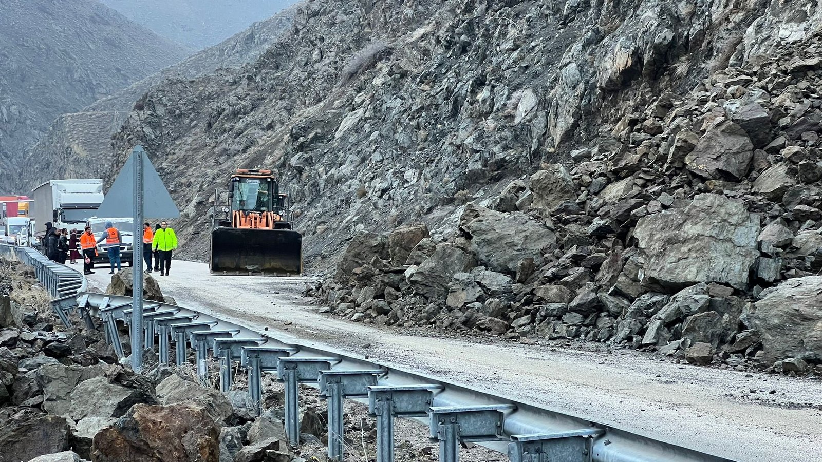 Yaşar KAPLAN/YÜKSEKOVA (Hakkari), (DHA)- HAKKARİ'nin Yüksekova ilçesinde dün meydana gelen