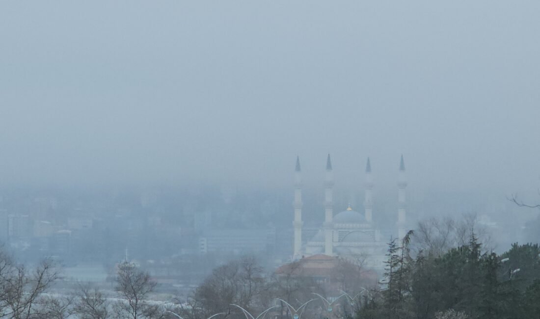 Zonguldak’ta 3 gündür sis etkili oluyor Ali Sencer ARSLAN/ZONGULDAK, (DHA)- ZONGULDAK’ta 3 gündür sis etkili oluyor.