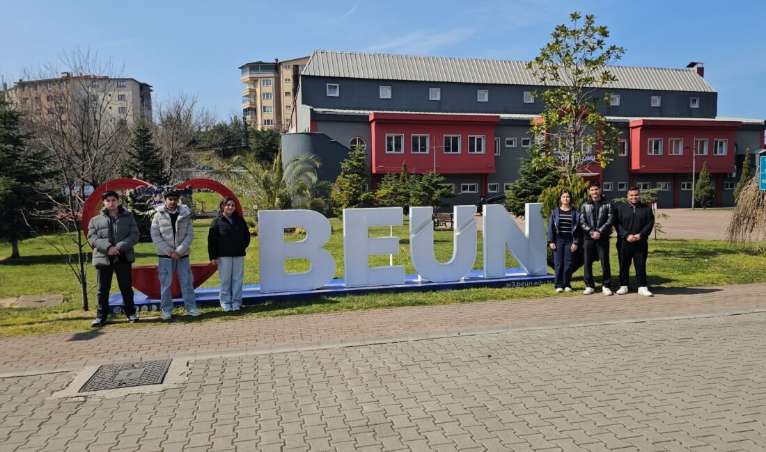 Zonguldak’taki yabancı öğrenciler, bayramı, savaş bölgesindeki ailelerinden uzakta karşılıyor Ali Sencer ARSLAN/ZONGULDAK, (DHA)- ZONGULDAK Bülent Ecevit Üniversitesi’nde eğitimini sürdüren