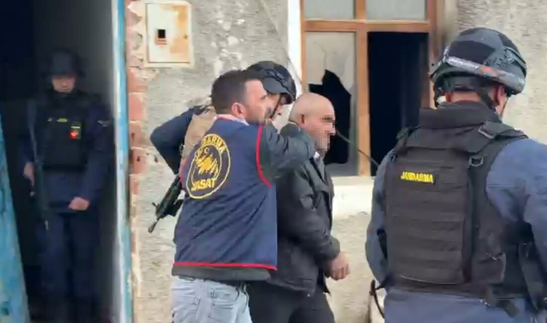 Nurettin ARKAN/ISPARTA, (DHA)- ISPARTA'nın Yalvaç ilçesinde 2 köy evini ateşe