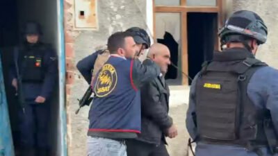 Nurettin ARKAN/ISPARTA, (DHA)- ISPARTA'nın Yalvaç ilçesinde 2 köy evini ateşe