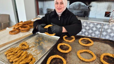 Kemal ERBEN/EĞİRDİR (Isparta), (DHA)- ISPARTA'nın Eğirdir ilçesinde Gamze Şimşek (29),