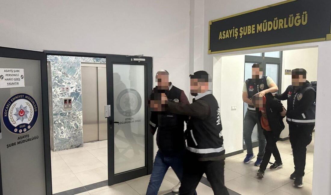 Selda Hatun TAN/İZMİT (Kocaeli), (DHA)- KOCAELİ’nin İzmit ilçesinde 3 kişinin