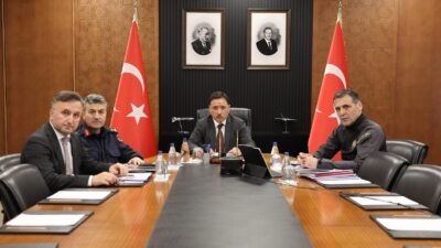 Vali Çiçek ve beraberindeki heyet “Okul Güvenliği” toplantısına katıldı (RHA)