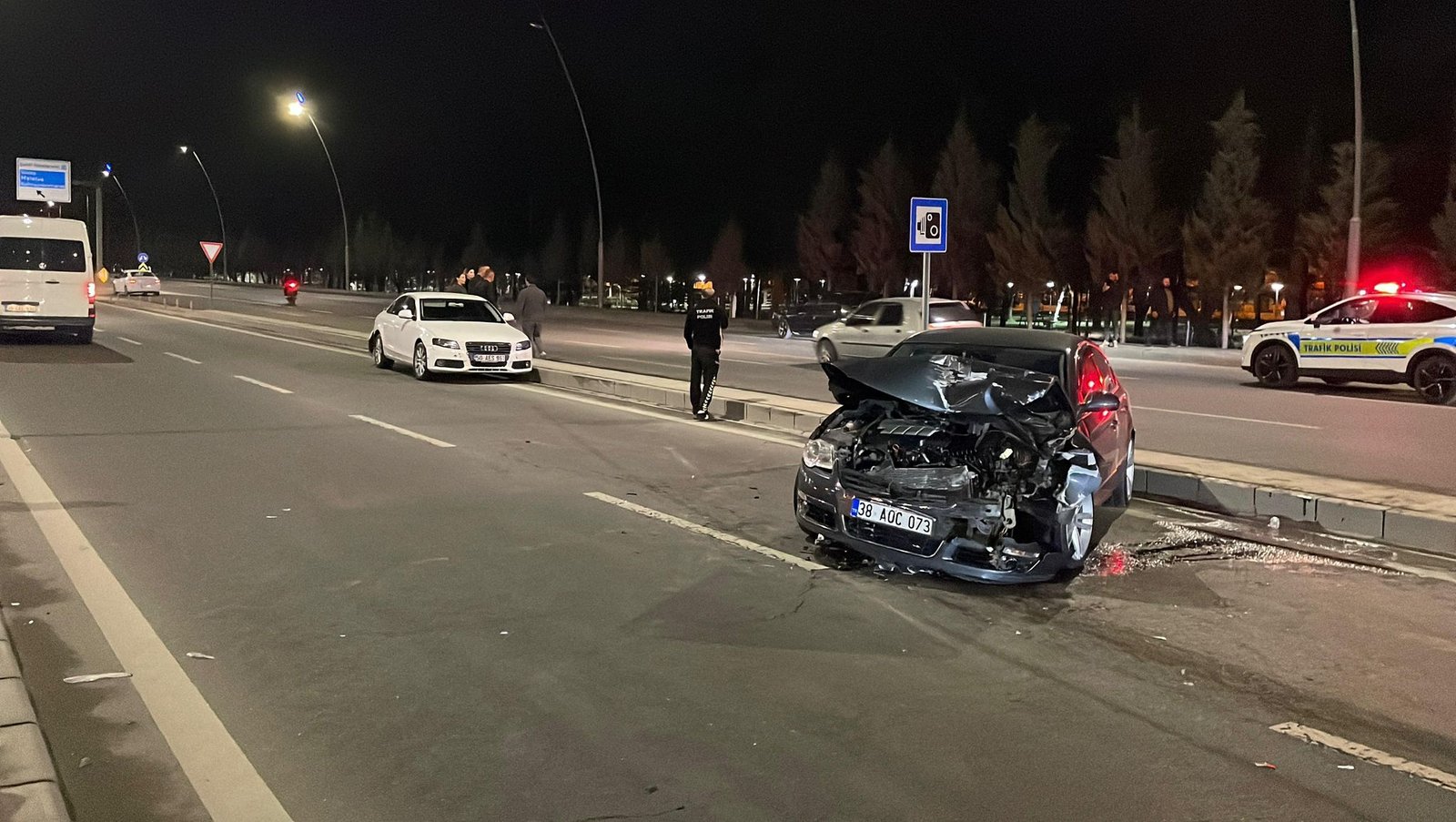 (RHA)- Kayseri’de iki otomobilin çarpıştığı kazada 1 kişi yaralandı. Kaza,