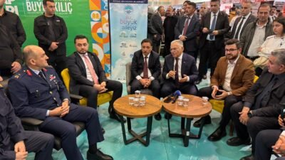 (RHA)- Kayseri Valisi Gökmen Çiçek, katıldığı kitap fuarında Kahramanmaraş’ta yaşanan