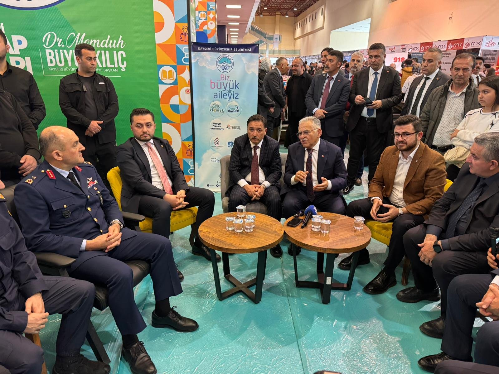 (RHA)- Kayseri Valisi Gökmen Çiçek, katıldığı kitap fuarında Kahramanmaraş’ta yaşanan