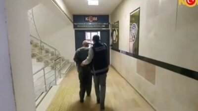 (RHA)- Kayseri’de silah ticareti yapıldığı belirlenen adrese düzenlenen operasyonda, uyuşturucu