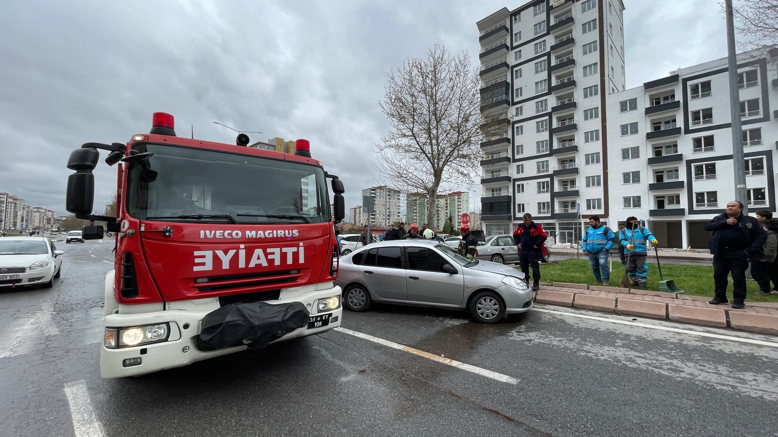 (RHA)- Kayseri’de, iki otomobilin çarpıştığı kazada 3 kişi yaralandı. Kaza,