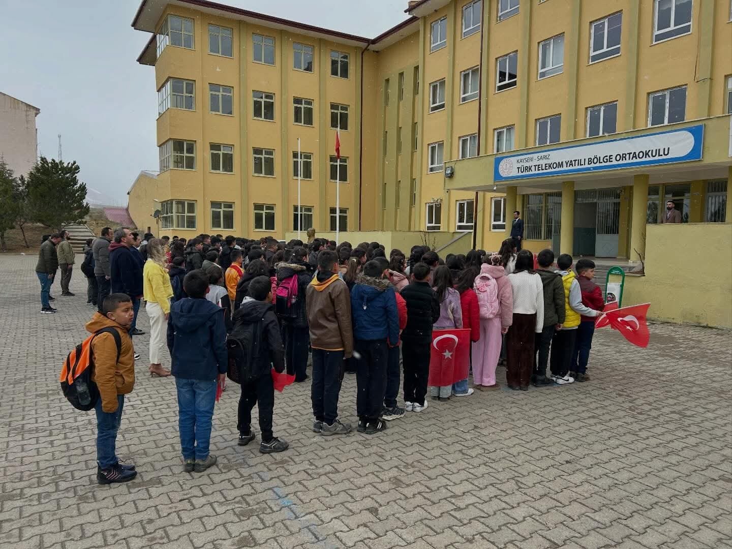 (RHA)- Kahramanmaraş’taki okul saldırısında hayatını kaybeden öğretmen ve öğrenciler Kayseri’nin