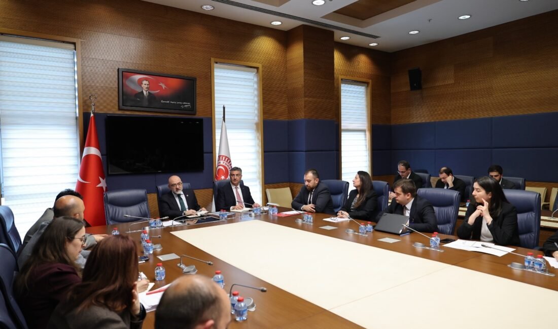 (RHA)- AK Parti Kayseri Milletvekili Murat Cahid Cıngı, bina görevlilerinin