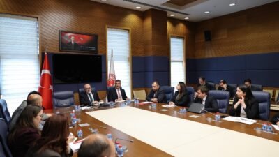 (RHA)- AK Parti Kayseri Milletvekili Murat Cahid Cıngı, bina görevlilerinin