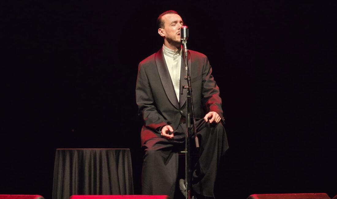 (RHA) – Ünlü sanatçı Cem Adrian, Kayseri’de düzenlenen konser programında