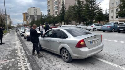 (RHA)- Kayseri’de, otomobil ile seyir halindeyken polisin ‘dur’ ihtarına uymayan