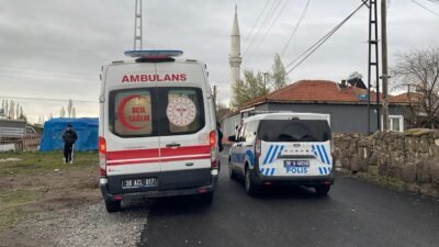 (RHA)- Kayseri’de, iki grup arasında çıkan kavgada 1 kişi bıçak, 2