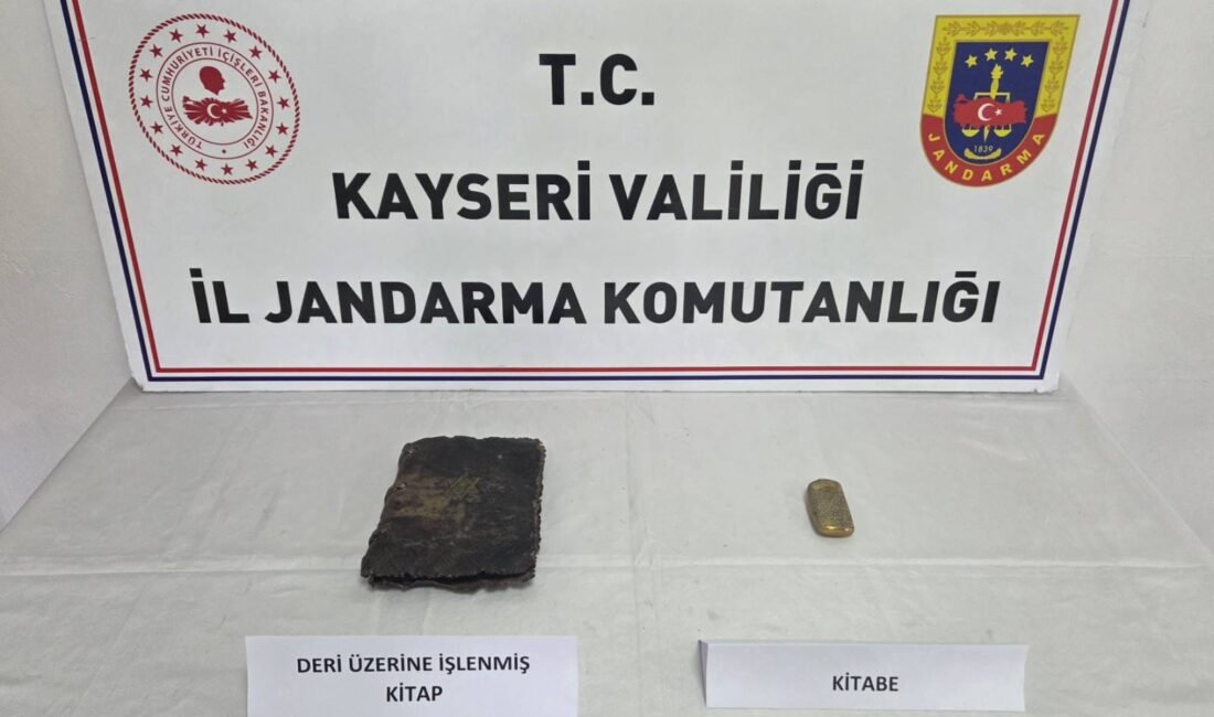 (RHA)- Kayseri’de, jandarma ekiplerince deri üzerine işlenmiş el yazması tarih