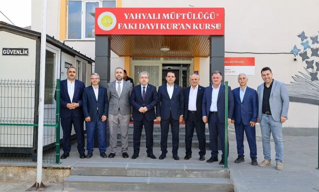 (RHA)- AK Parti Kayseri Milletvekili Bayar Özsoy, beraberindeki ilçe protokolü