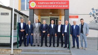 (RHA)- AK Parti Kayseri Milletvekili Bayar Özsoy, beraberindeki ilçe protokolü