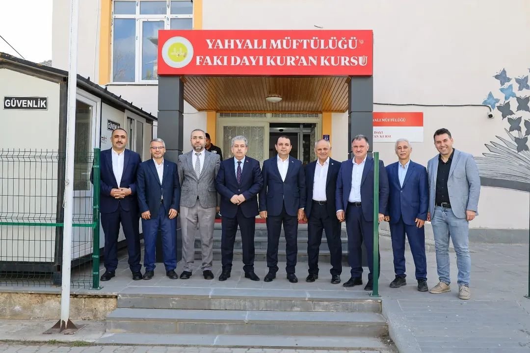 (RHA)- AK Parti Kayseri Milletvekili Bayar Özsoy, beraberindeki ilçe protokolü