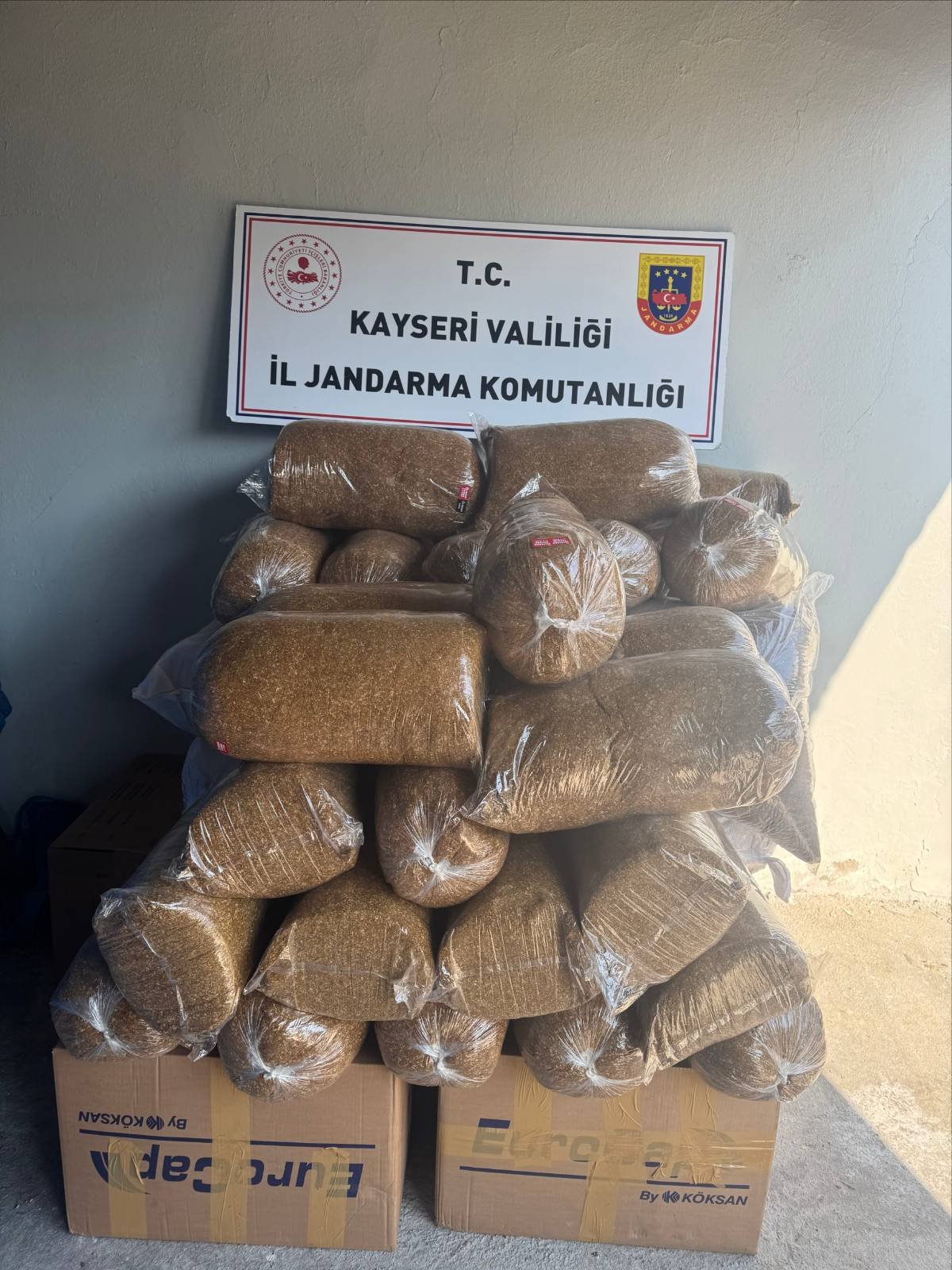 (RHA)- Kayseri’nin Pınarbaşı ilçesinde jandarma ekiplerince yapılan yol kontrolünde 350