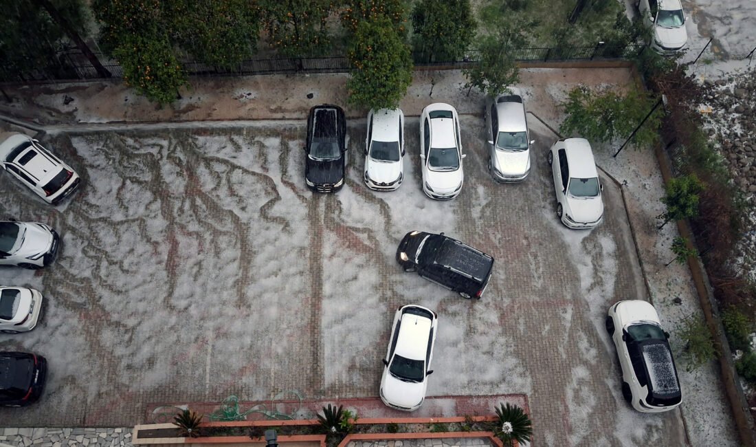 Anıl ATAR/ADANA, (DHA)- ADANA’da aniden başlayan sağanak, dolu yağışına dönüşünce