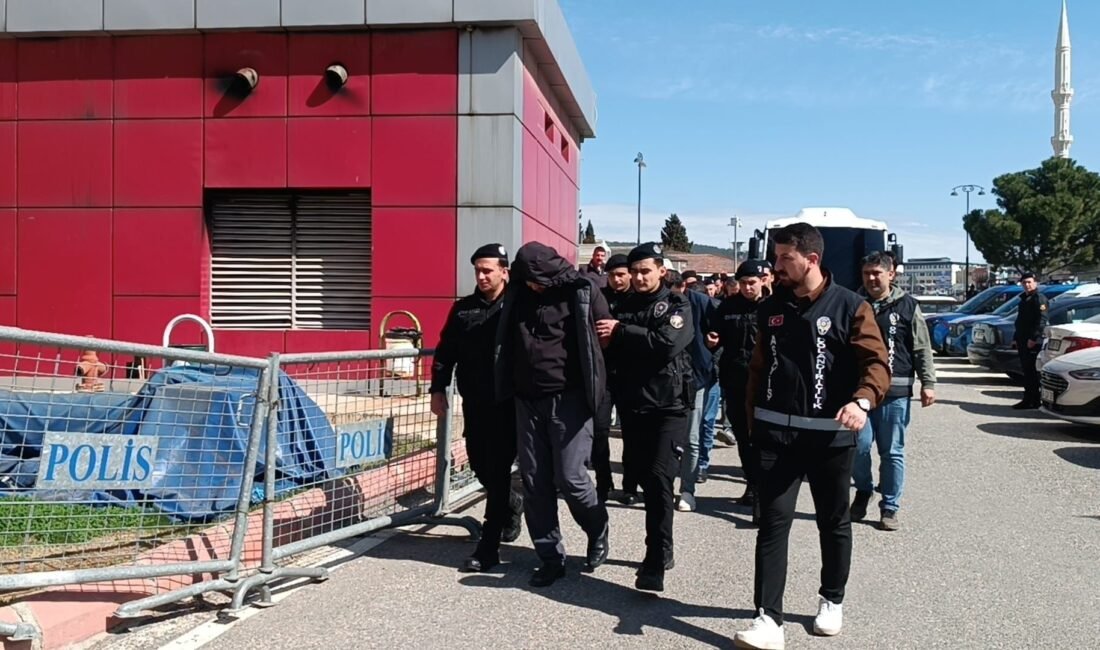 10 TUTUKLAMA Gaziantep'te 4’ü akademisyen 7 kişiyi sahte çek ve