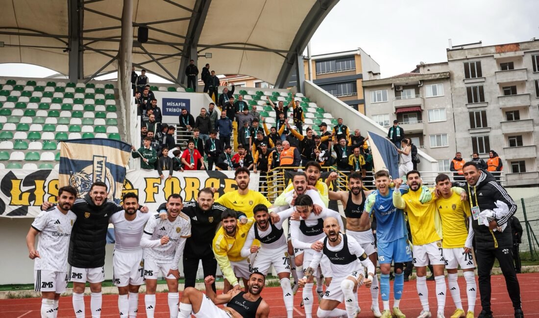 Aliağa FK yarışı bırakmadı İZMİR, (DHA)- 2'nci Lig Kırmızı Grup'ta deplasmanda Kırklarelispor'u 90+4'üncü dakikada