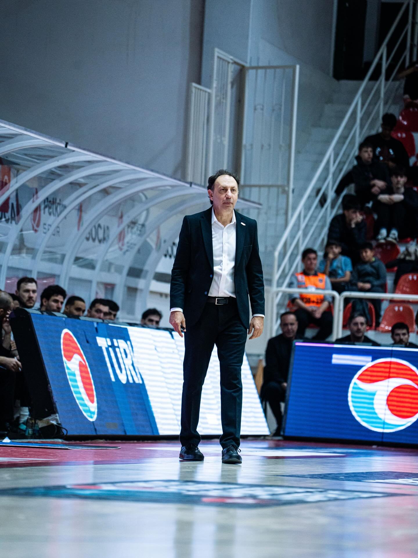 İZMİR, (DHA)- TÜRKİYE Sigorta Basketbol Süper Ligi'nde Antrenör Orhun Ene