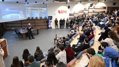 Batuhan KILIÇ/ESKİŞEHİR, (DHA)- TÜRKİYE'nin ilk astronotu Alper Gezeravcı, Anadolu Üniversitesi