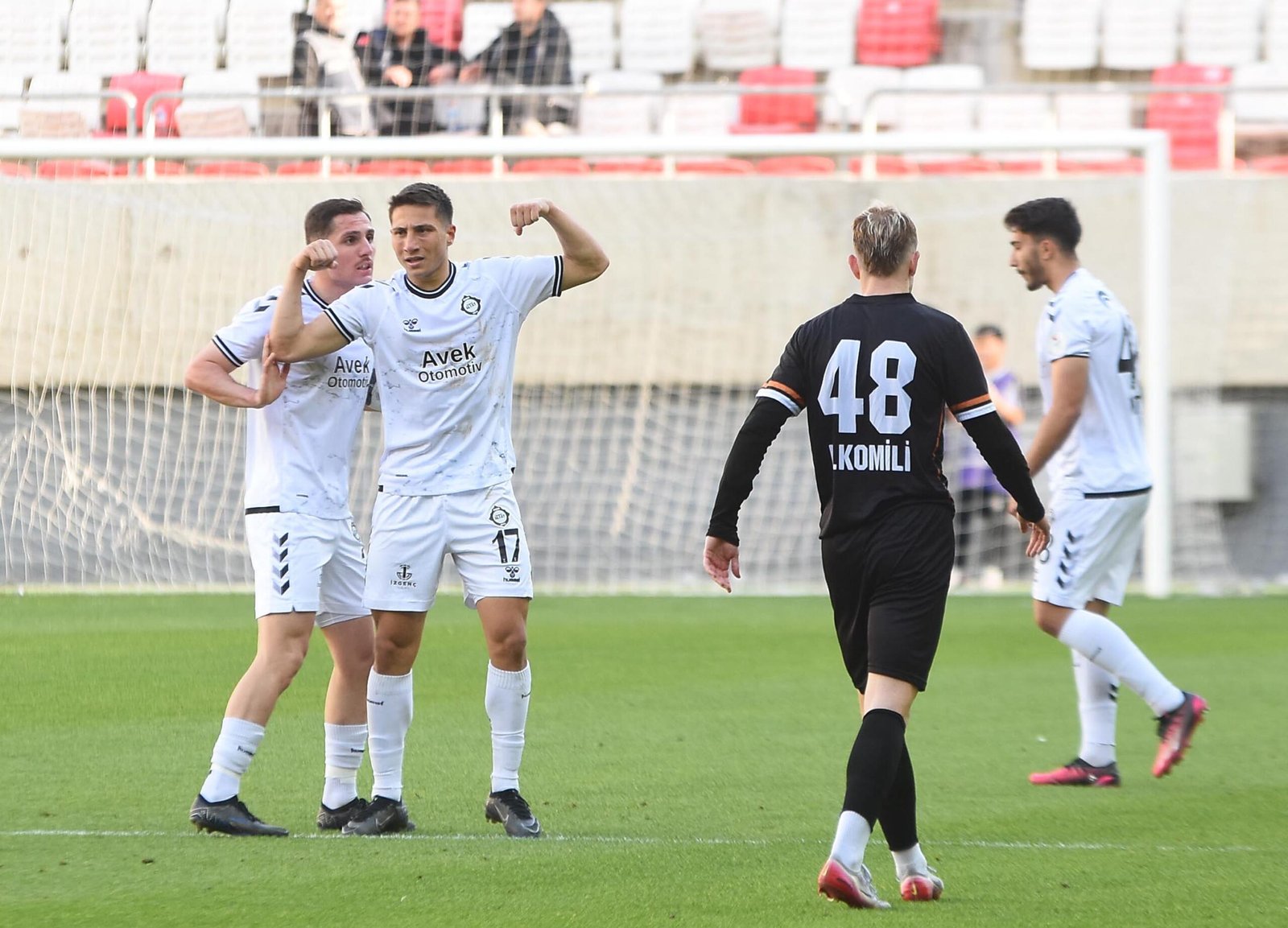 Mustafa KÖPRÜLÜ / İZMİR, (DHA)- 3'üncü Lig 4'üncü Grup'ta evinde