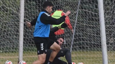 Mustafa KÖPRÜLÜ / İZMİR, (DHA)- TFF 3'üncü Lig 4'üncü Grup'ta