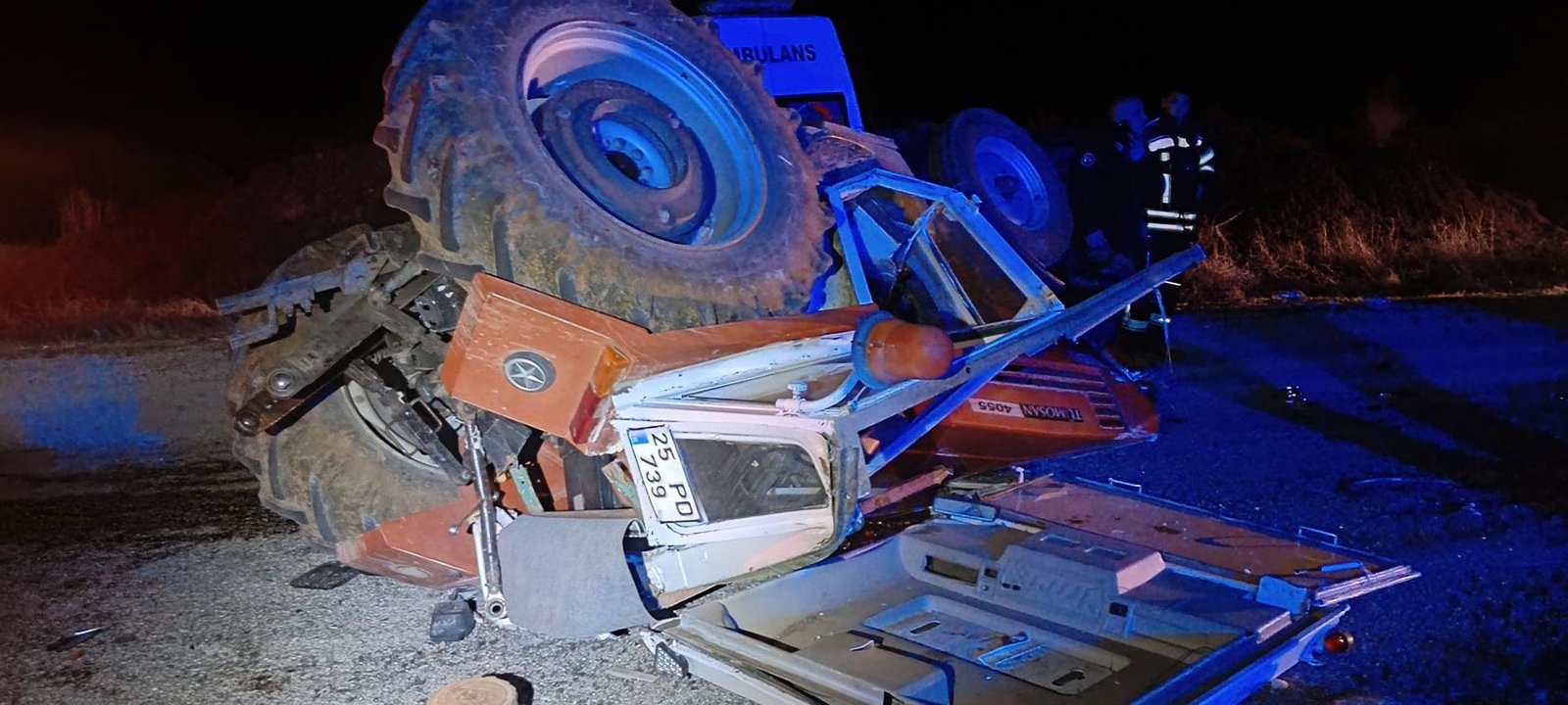 Dursun Murat AYDIN/ OLTU(Erzurum), (DHA)-ERZURUM’un Oltu ilçesinde ambulans, önünde giden