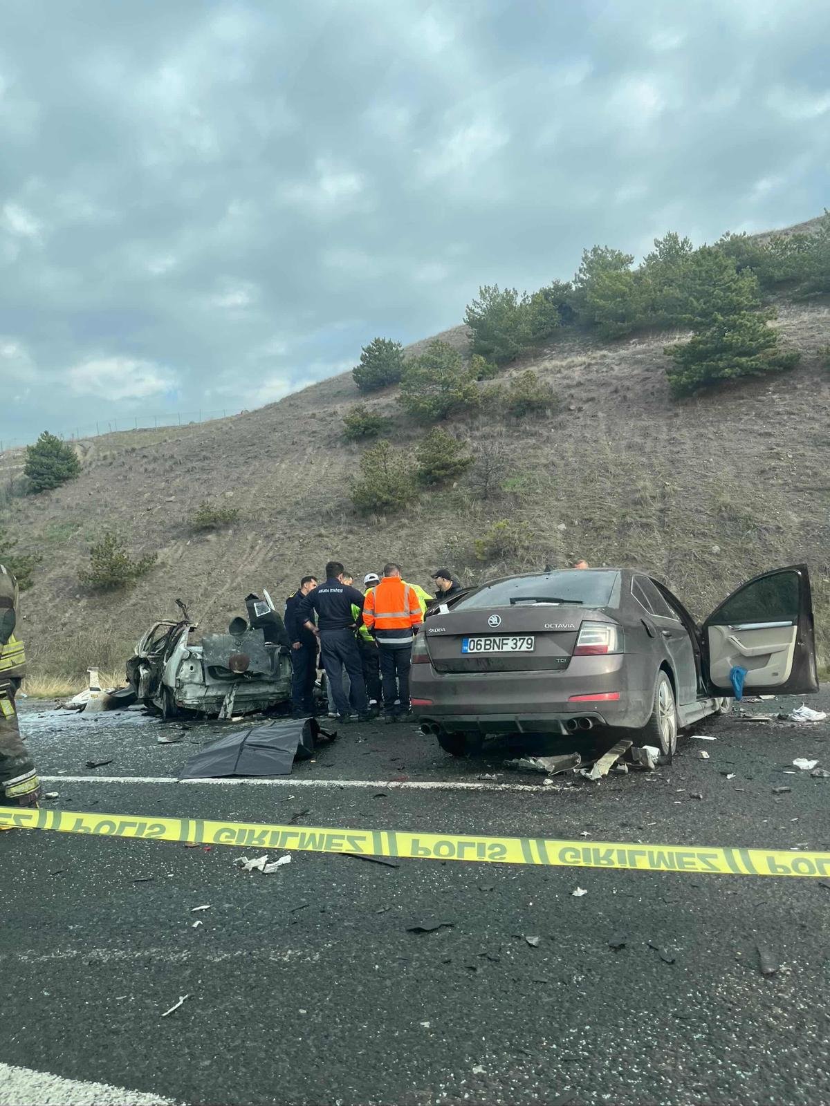 Gizem CENGİL-Muhammet BAYRAM/ANKARA, (DHA)- ANKARA Çevre Yolu'nda iki otomobilin çarpıştığı