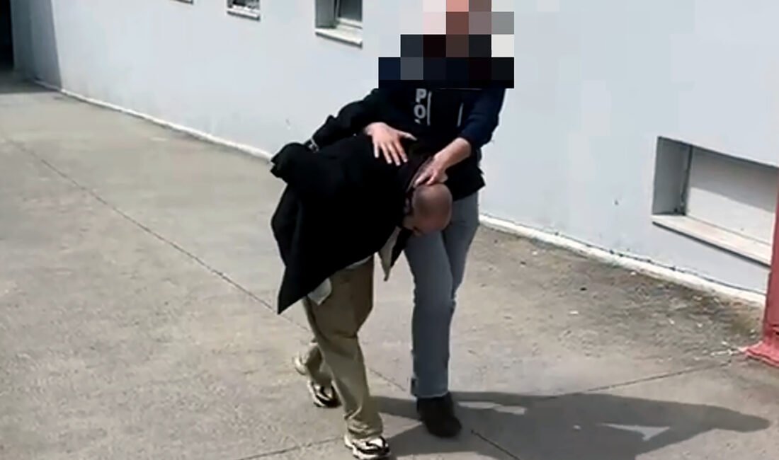 Aracından 825 kilo bonzai üretebilecek ham madde ele geçirildi; tutuklandı Anıl ATAR/ADANA, (DHA)- ADANA’da takibe alınıp durdurulan bir araçta yapılan