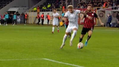 Yusuf ÇINAR / ÇORUM, (DHA) STAT: Çorum Şehir HAKEMLER: Direnç
