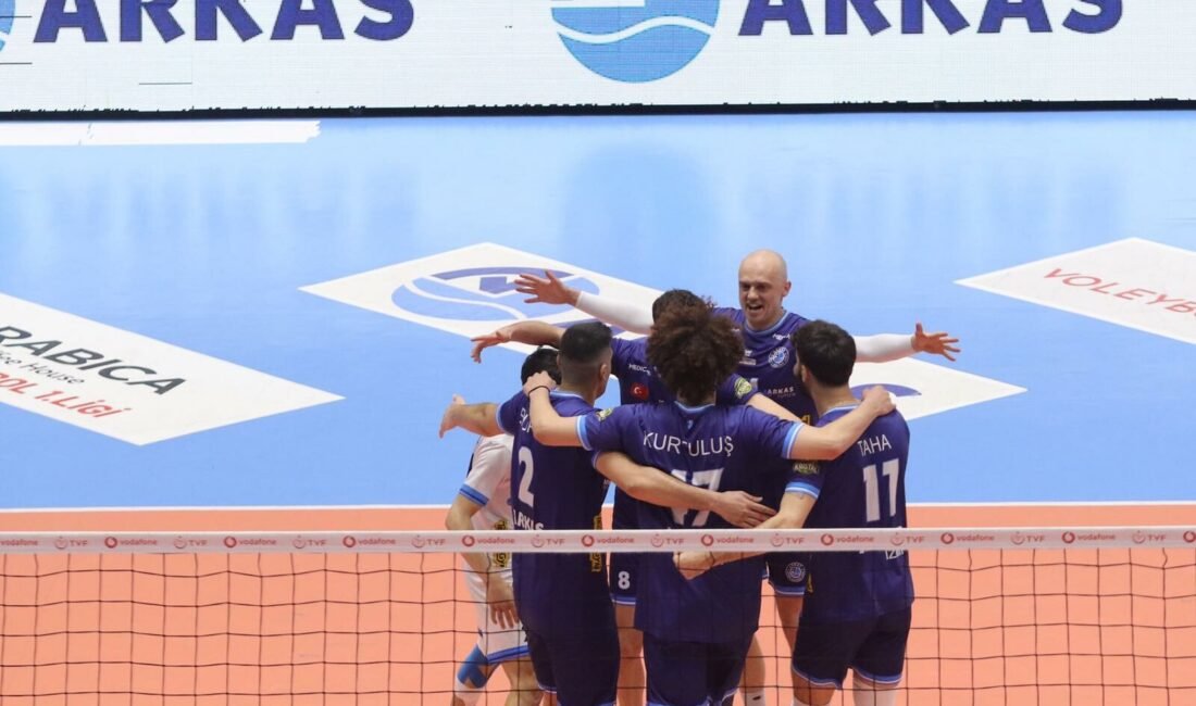 İZMİR, (DHA)- ERKEKLER Voleybol 1'inci Ligi play-off yarı final ilk