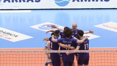 İZMİR, (DHA)- ERKEKLER Voleybol 1'inci Ligi play-off yarı final ilk