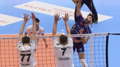 İZMİR, (DHA)- SALON: İzmir Atatürk HAKEMLER: Hakkı Demiralay, Turgut Uzunçam