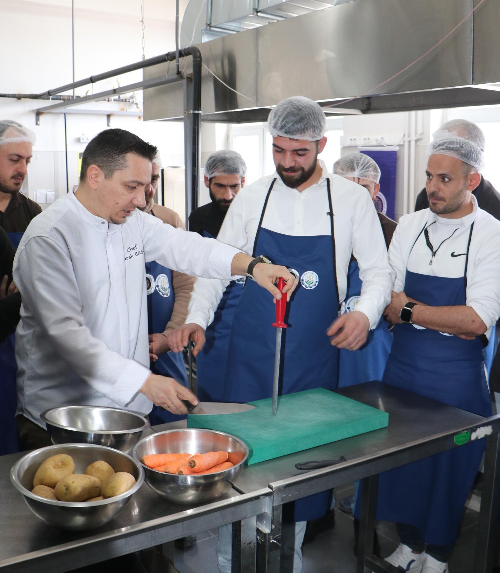 Salih TEKİN/ERZURUM, (DHA)- ERZURUM'da bir ay sürecek aşçılık eğitimine başlayan