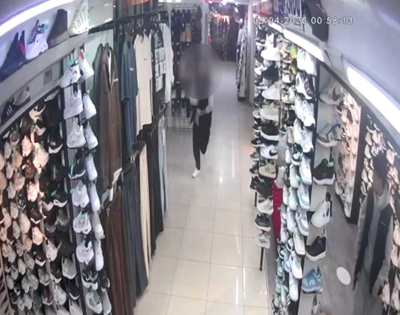 İhsan DÖRTKARDEŞ/İSTANBUL, (DHA)- AVCILAR'da Mustafa Arancı (41), kendine ait araç