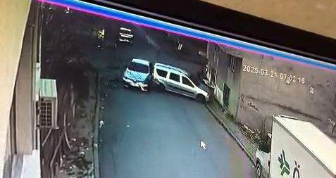 Avcılar’da otomobille çocuğa çarpıp kaçan ehliyetsiz sürücüye 221 bin lira ceza İhsan DÖRTKARDEŞ/İSTANBUL, (DHA)- AVCILAR’da sokakta otomobiliyle seyreden ehliyetsiz sürücü E.Y.