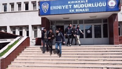 Burak CAN/KIRIKKALE, (DHA)- KIRIKKALE'de tartıştıkları babaları Davut Düzenci'yi (45) bıçak
