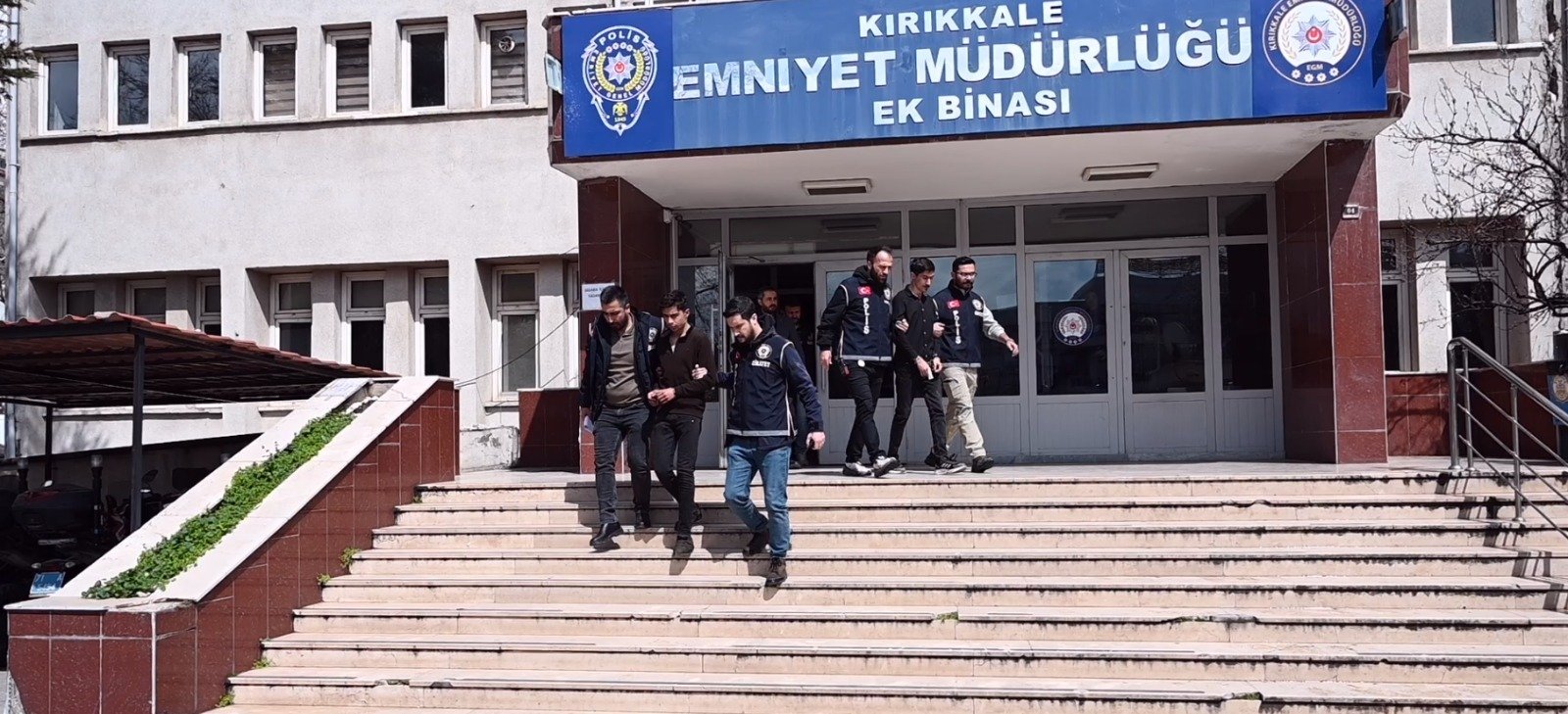 Burak CAN/KIRIKKALE, (DHA)- KIRIKKALE'de tartıştıkları babaları Davut Düzenci'yi (45) bıçak