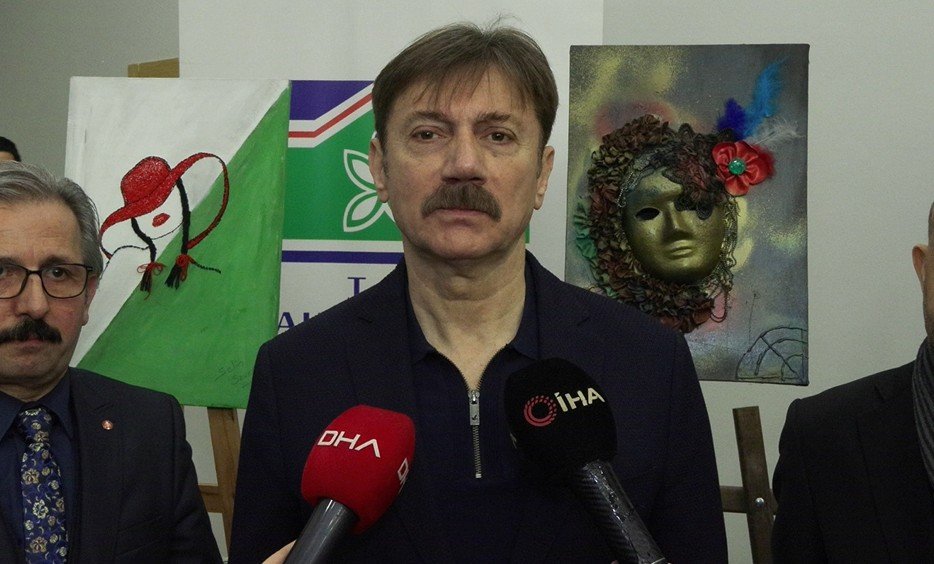 İSTANBUL,(DHA)- BAHÇELİEVLER Belediyesi, toplumda otizme yönelik farkındalığı artırmak, otizmli bireylerin