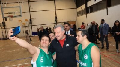 İSTANBUL,(DHA)- GENÇLİK ve Spor Bakanı Dr. Osman Aşkın Bak, down