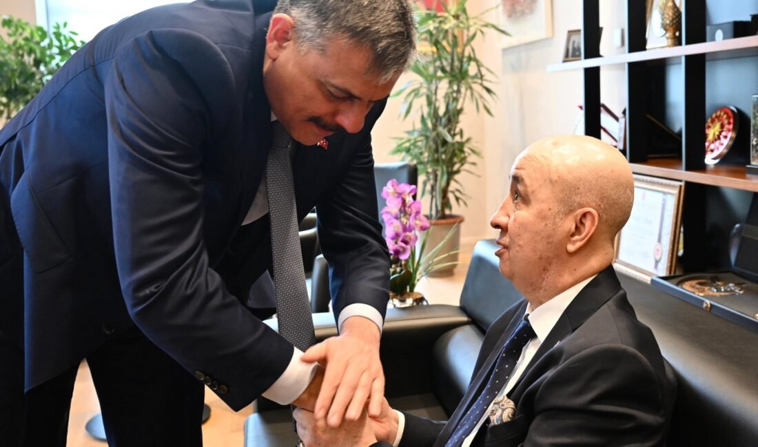 Bakan Çiftçi, 15 Temmuz Gazisi Aslan’ı ziyaret etti ANKARA, (DHA)- İÇİŞLERİ Bakanı Mustafa Çiftçi, 10 Nisan Polis Haftası